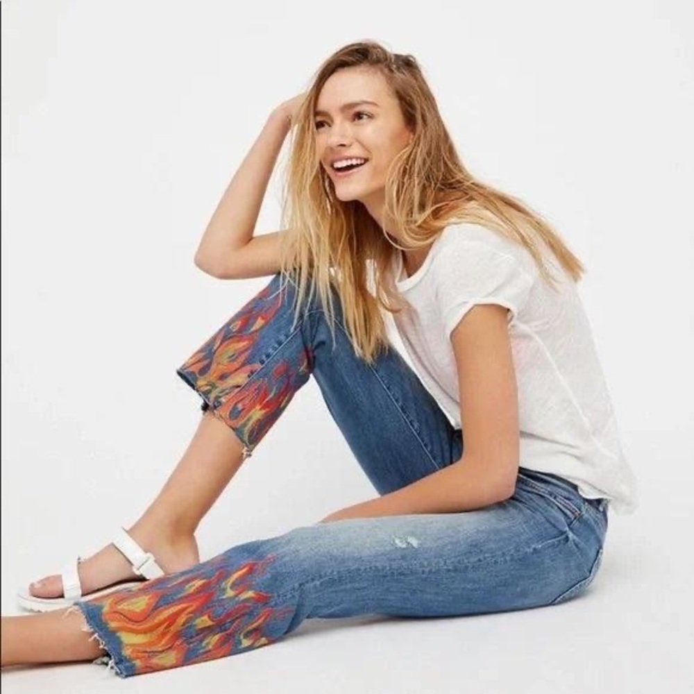 MOTHER The Insider Crop Fray Liar Liar Flame Jeans - Picture 11 of 13